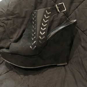 Black wedges. Designer Carlos